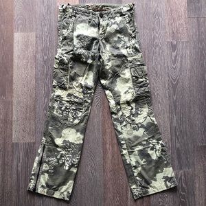 CAMO PANTS (27x33)